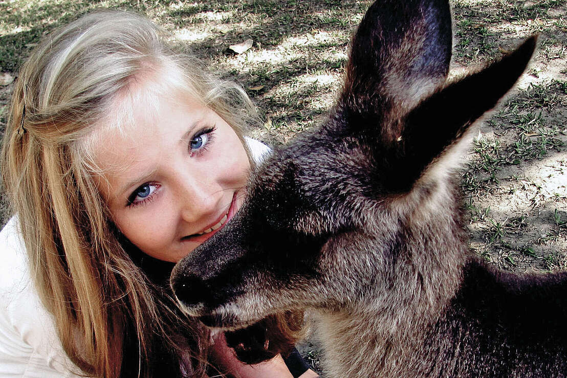 Australien Mädchen mit Kangaroo